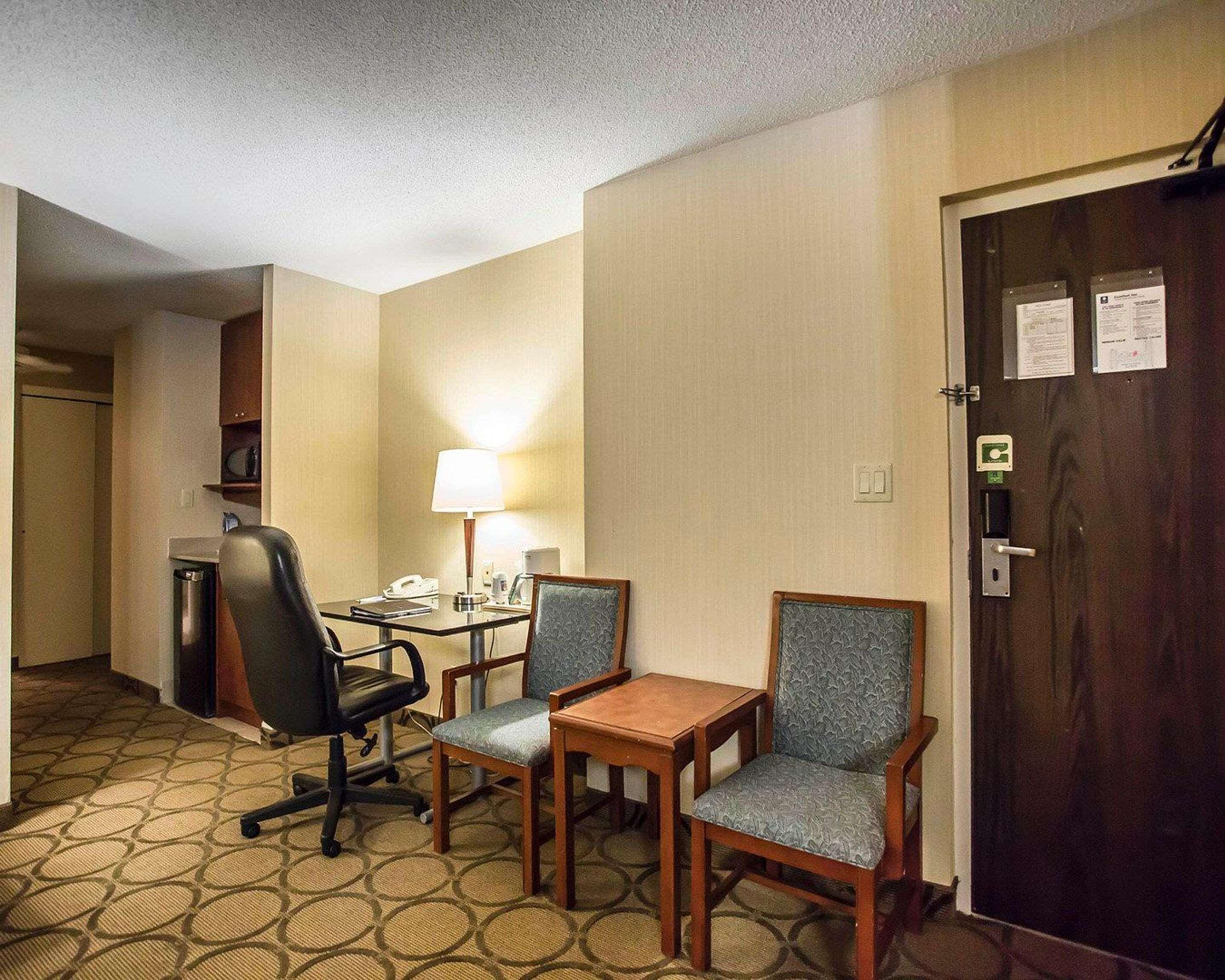 Comfort Inn West Ottawa Exterior foto
